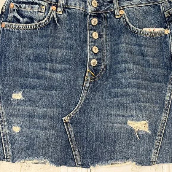Free People Button Fly Distressed Denim Mini Skirt | Size 29  NWT - Picture 7 of 7